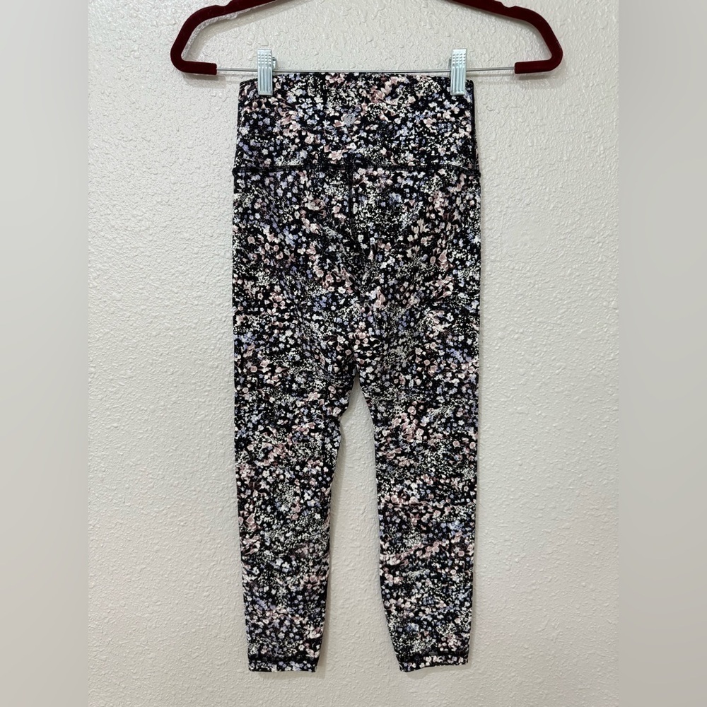 Lululemon Crop 23" Size 4 Venture Floral Leggings - Picture 4 of 8